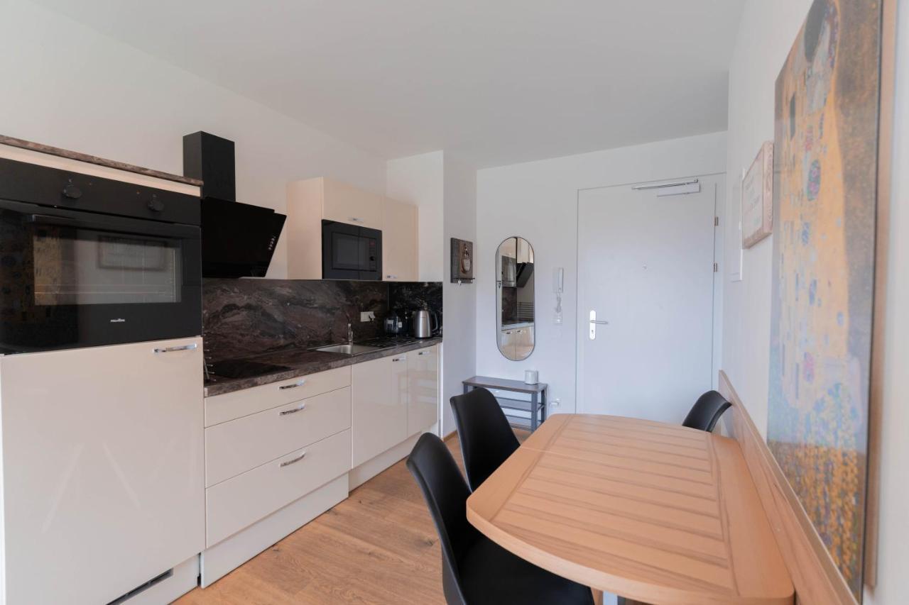 Modern Apartment With Private Balcony Near City Center Wien Eksteriør billede